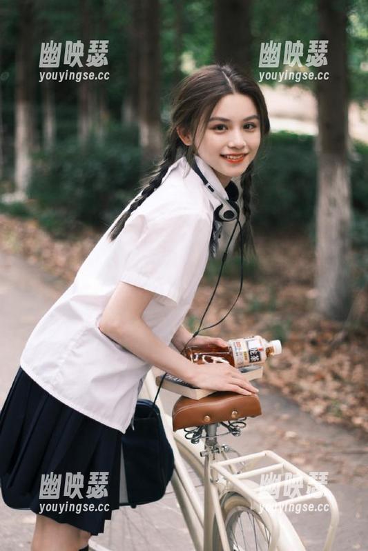每次观看17一起吃瓜上的蘑菇图，心中总有种难以言喻的滋味儿。