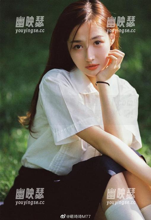 一边吃薯片一边看51.com的网页，才是我认为的“完美晚餐”吧！