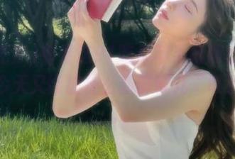 看看这91吃瓜苹果版网址，想想我今天又能被什么新鲜事儿“吸引”了。