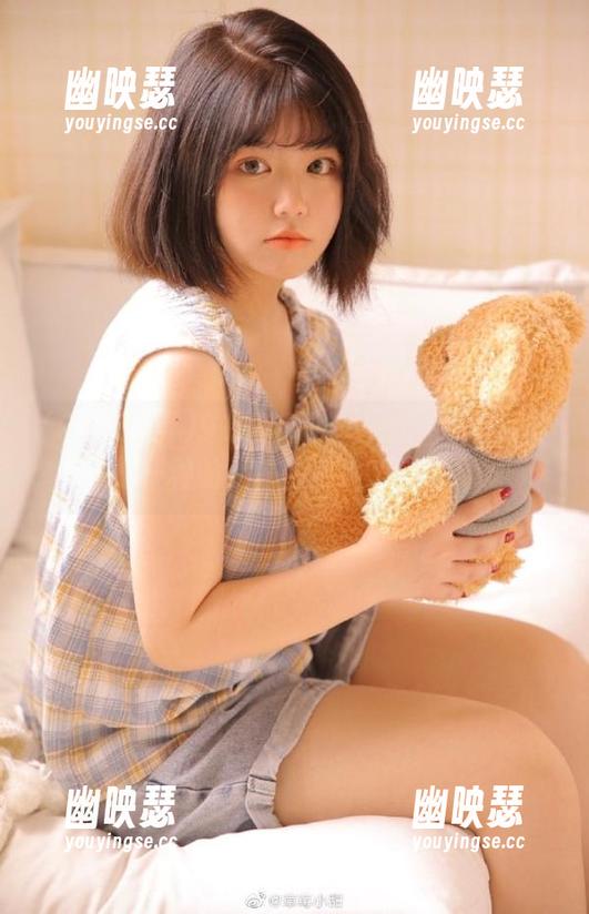 91吃瓜网苹果版：吃瓜其实是一种站姿，你也该来试试！