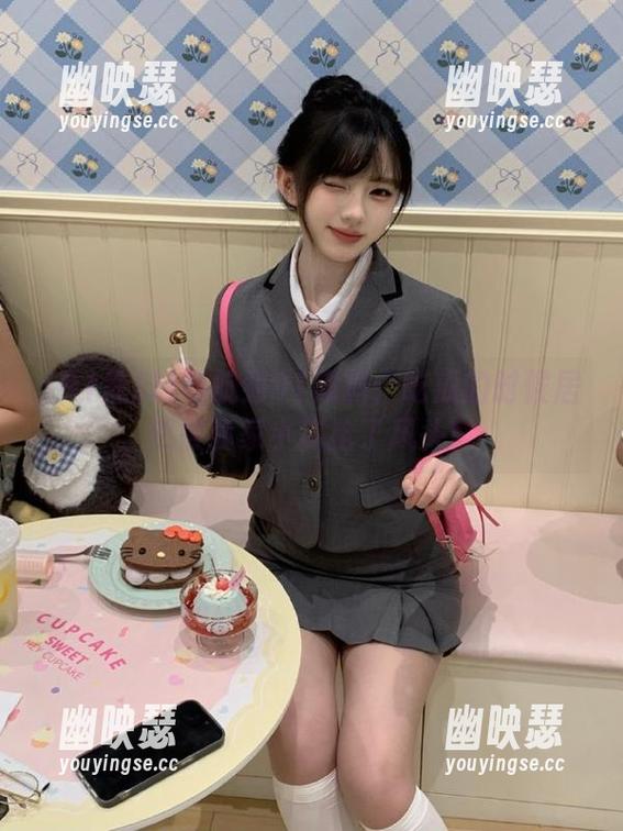 91黑料 导航到91黑料:吃瓜的时候居然被我家小狗抢了风头!