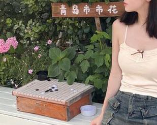 爱吃瓜？998.su直达那颗想知道一切的心，让饭桌的不平静继续下去。
