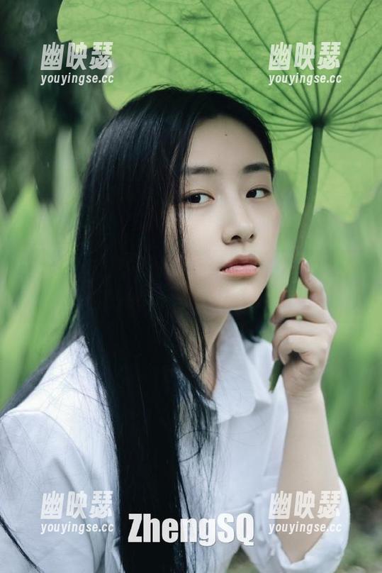 草地上的兄弟姐妹们，快来观看998.su的脑洞大开！