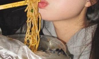 资源横飞的瞬间，51今日头条黑料网教你如何幽默消化