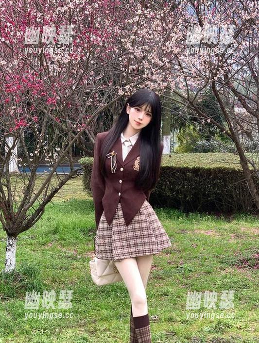 “吃瓜不打烊166”网页：在线围观瓜田里的各种花边新闻！