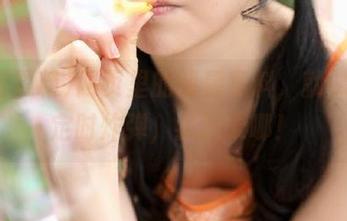 网页里的明星黑料，就像一颗定时炸弹，我的天哪！