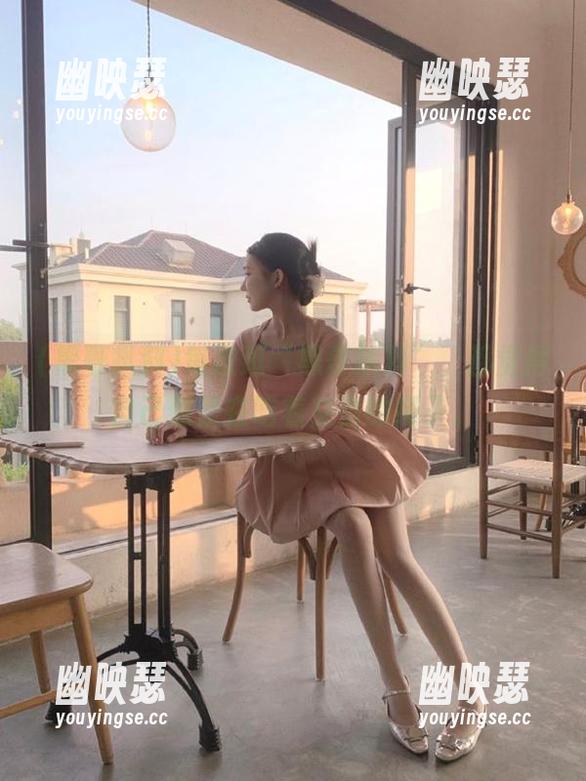黑哥扒料 每次逛“黑哥扒料”,都觉得自己像是在吃着交错的绳子。