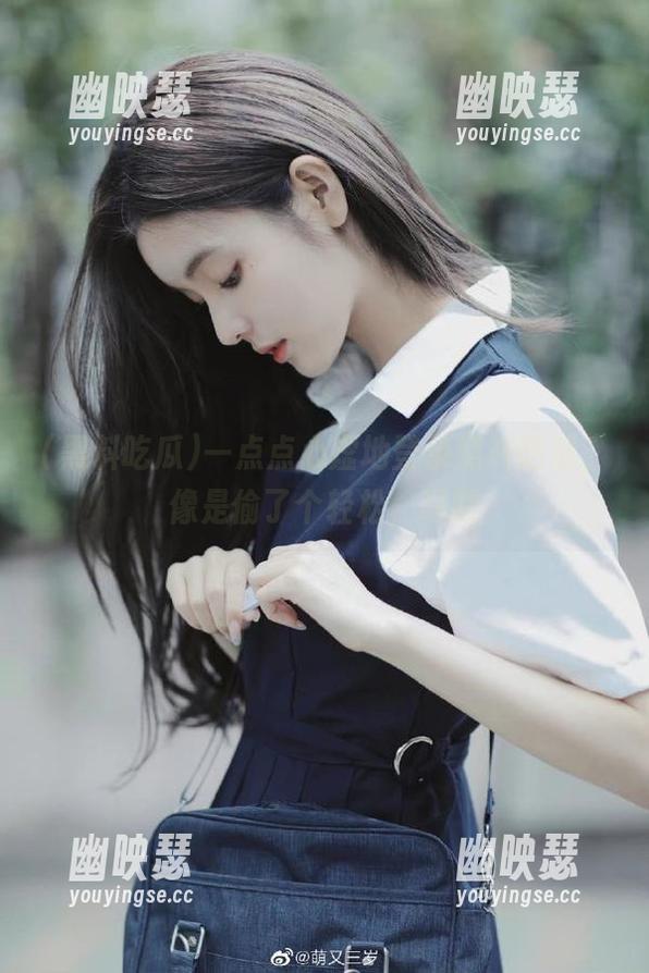 一点点心虚地登录黑料吃瓜，像是偷了个轻松，嘿嘿